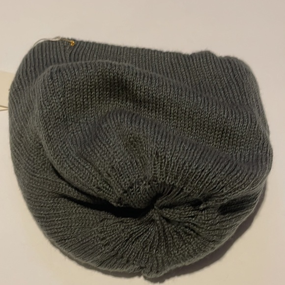 NWT Stylish Grey Knit Beanie - Picture 3 of 4
